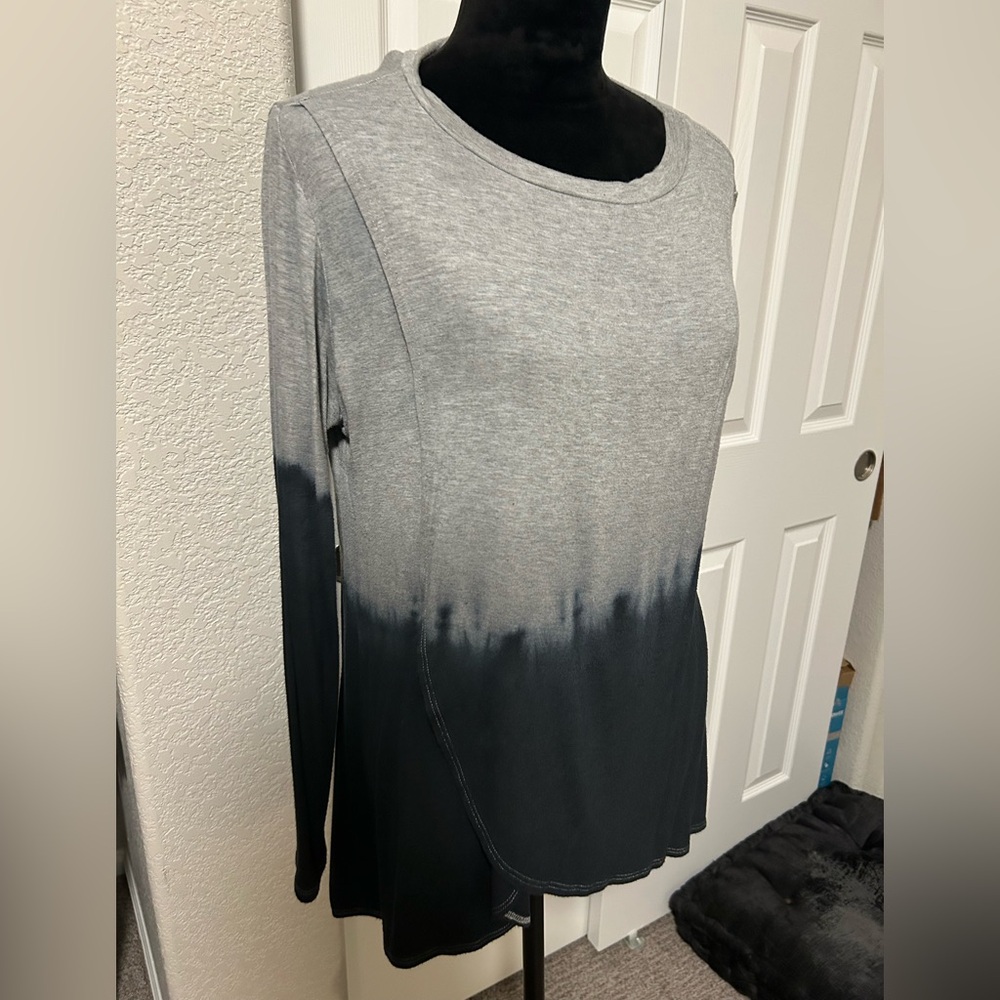 Go Couture Gray and dark blue Ombre Long Sleeve Top